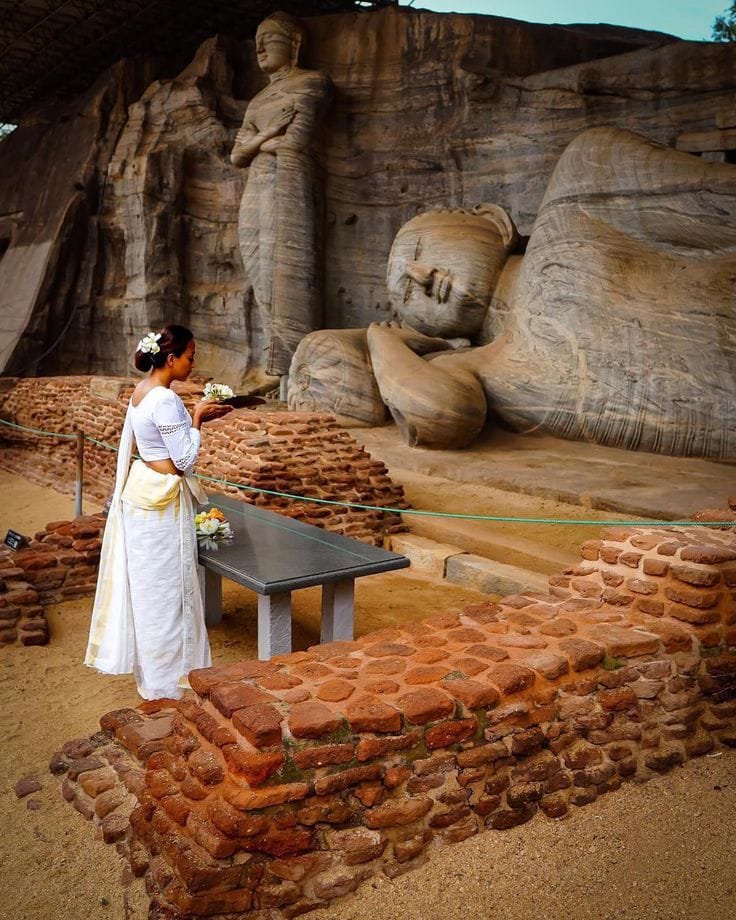 Polonnaruwa 1 Gal Vihara Rock Buddha Statues Polonnaruwa